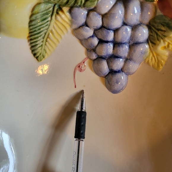 Vintage Majolica serving bowl made in Portugal - Picture 5 of 5